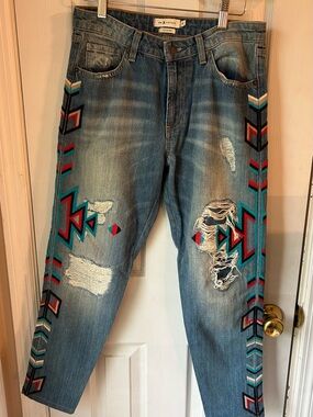 MM Vintage Boyfriend Jeans with Aztec Print Embroidery